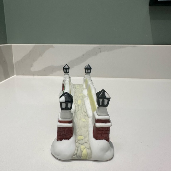 Vintage Christmas Village Bridge By Owell Brick With Lightpost - Picture 3 of 5